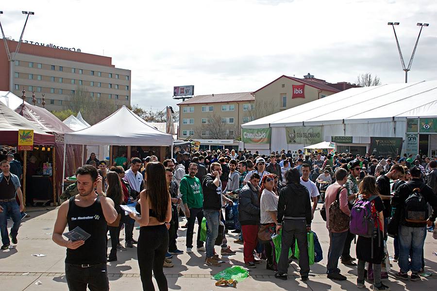 [cml_media_alt id='4040']exterior spannabis 2015[/cml_media_alt]